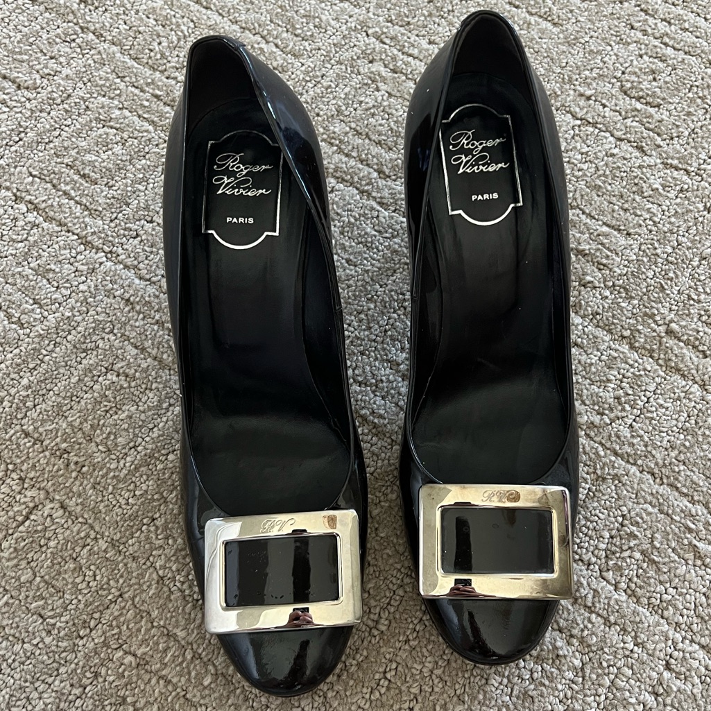 Roger Vivier Black Pump With Gold Buckle